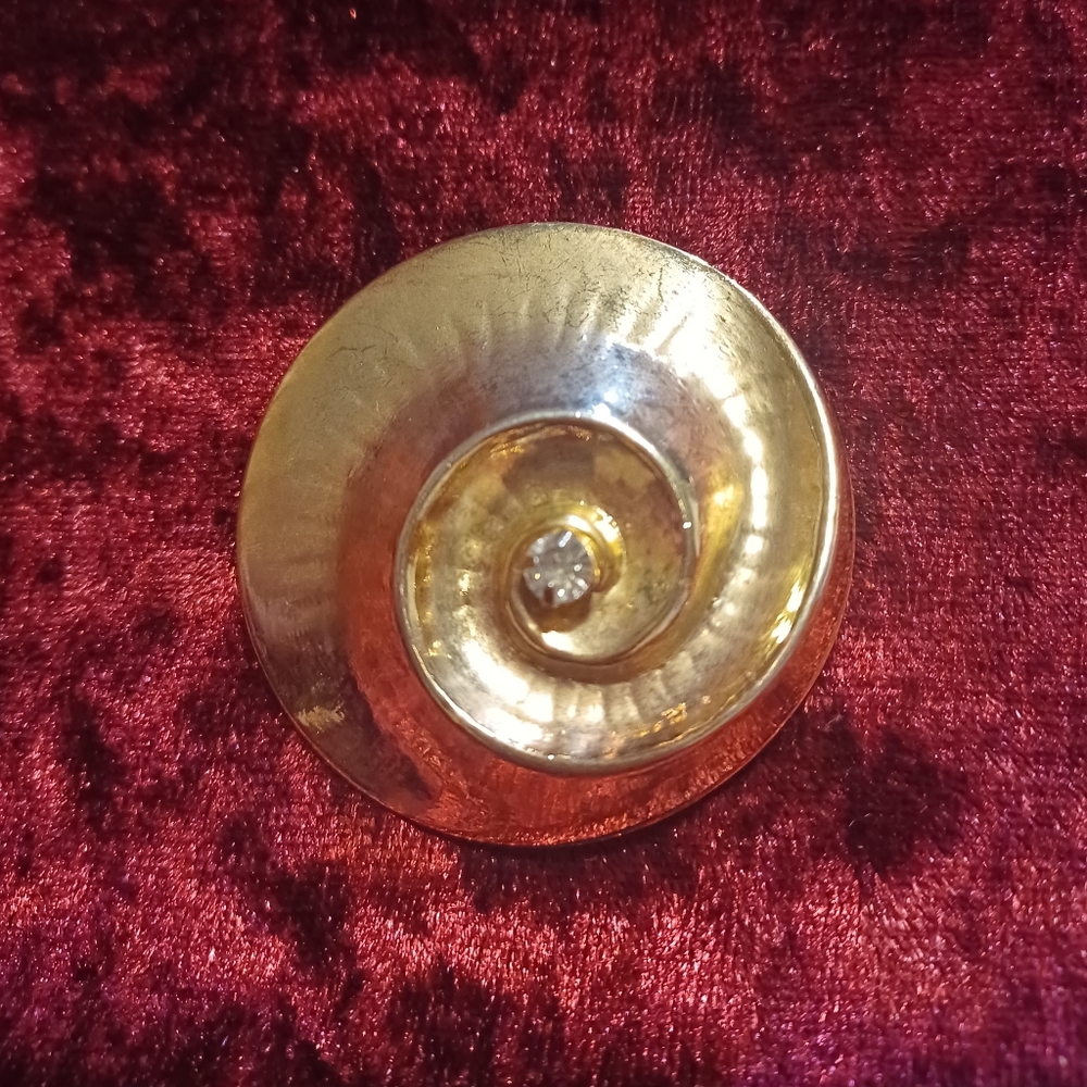 Shell Brooch Goldtone & One Rhinestone - Picture 6 of 8